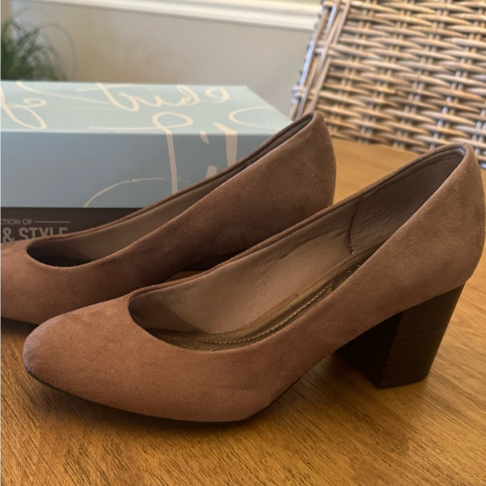 New In Box Life Stride Paige 7.5